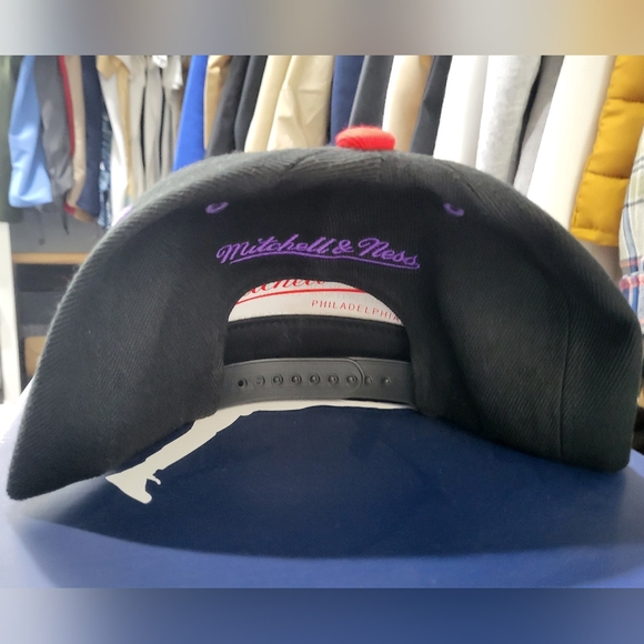 Jordan 37 Raptors/Hat included - Picture 6 of 6